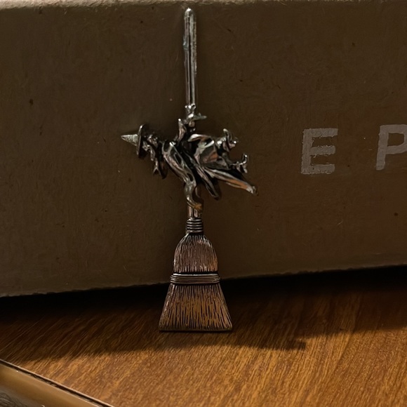 Halloween pin - Picture 2 of 2